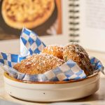 Bagetli kahvaltı tabağı