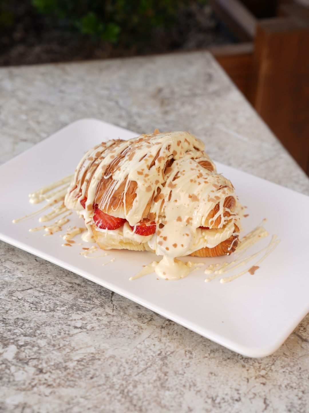 Beyaz Çikolatalı + Meyveli kruvasan