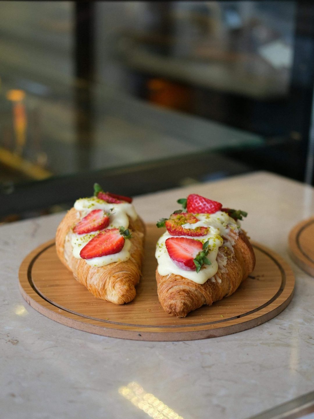 Sütlü Çikolatalı + Meyveli kruvasan