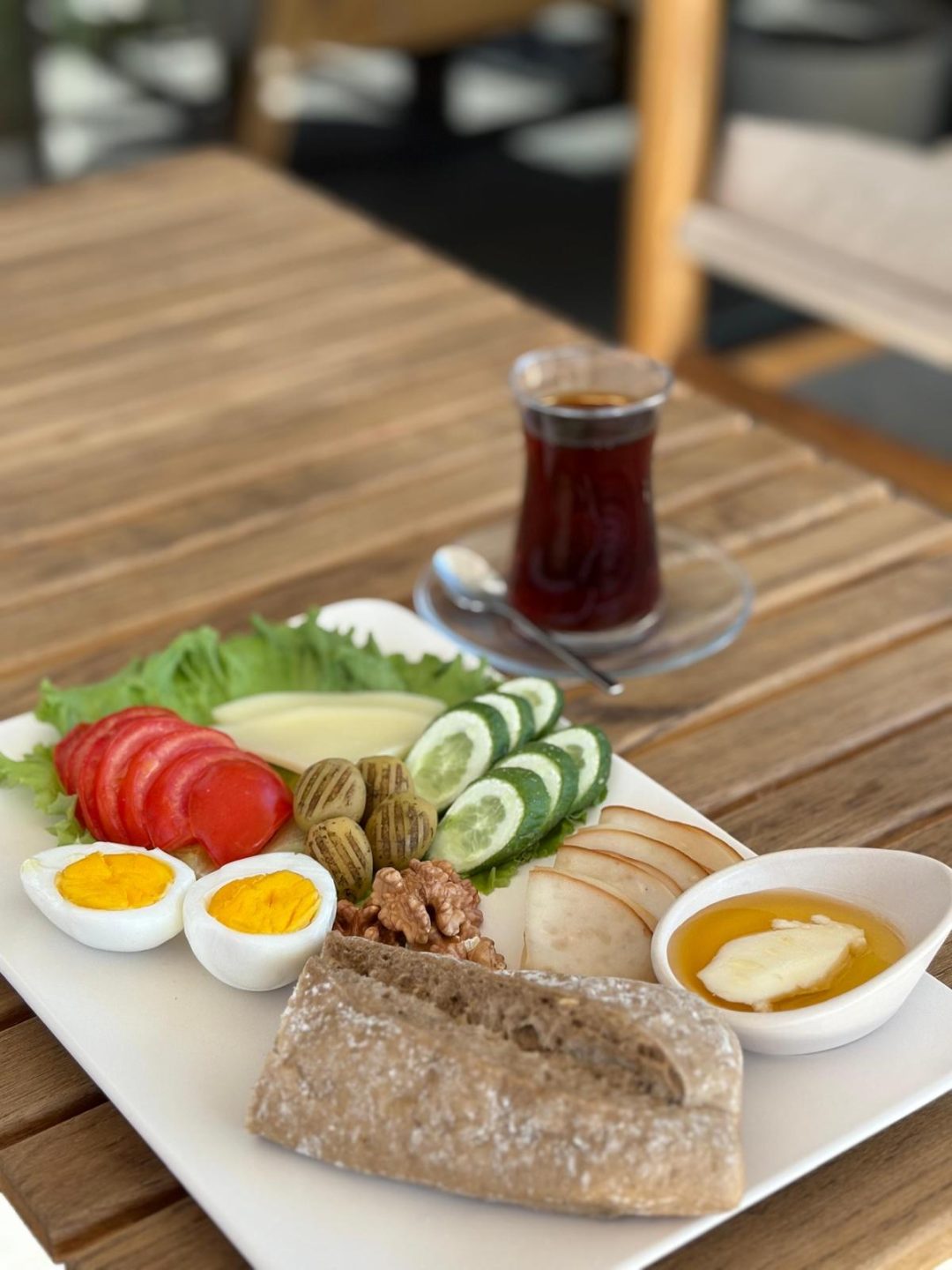 Bagetli kahvaltı tabağı